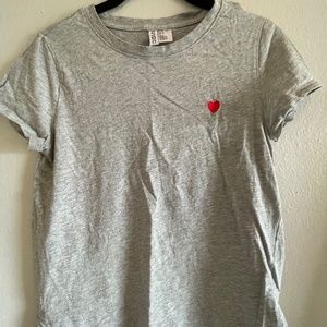 Gray t-shirt w/heart